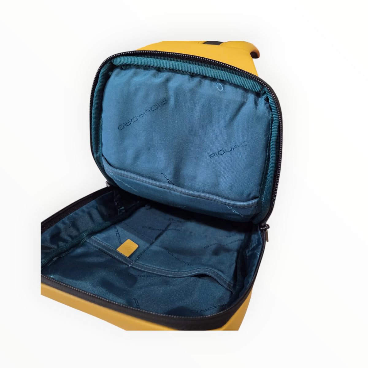 Zaino monospalla PIQUADRO porta iPad®mini in tessuto gommato GIALLO