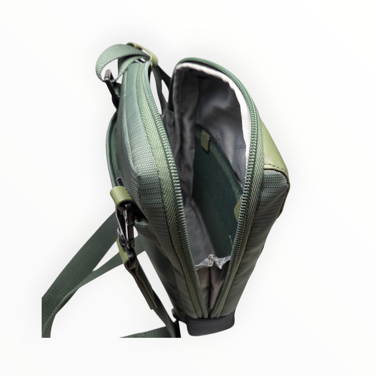 Sacoche bandoulière Piquadro – tissu et cuir vert