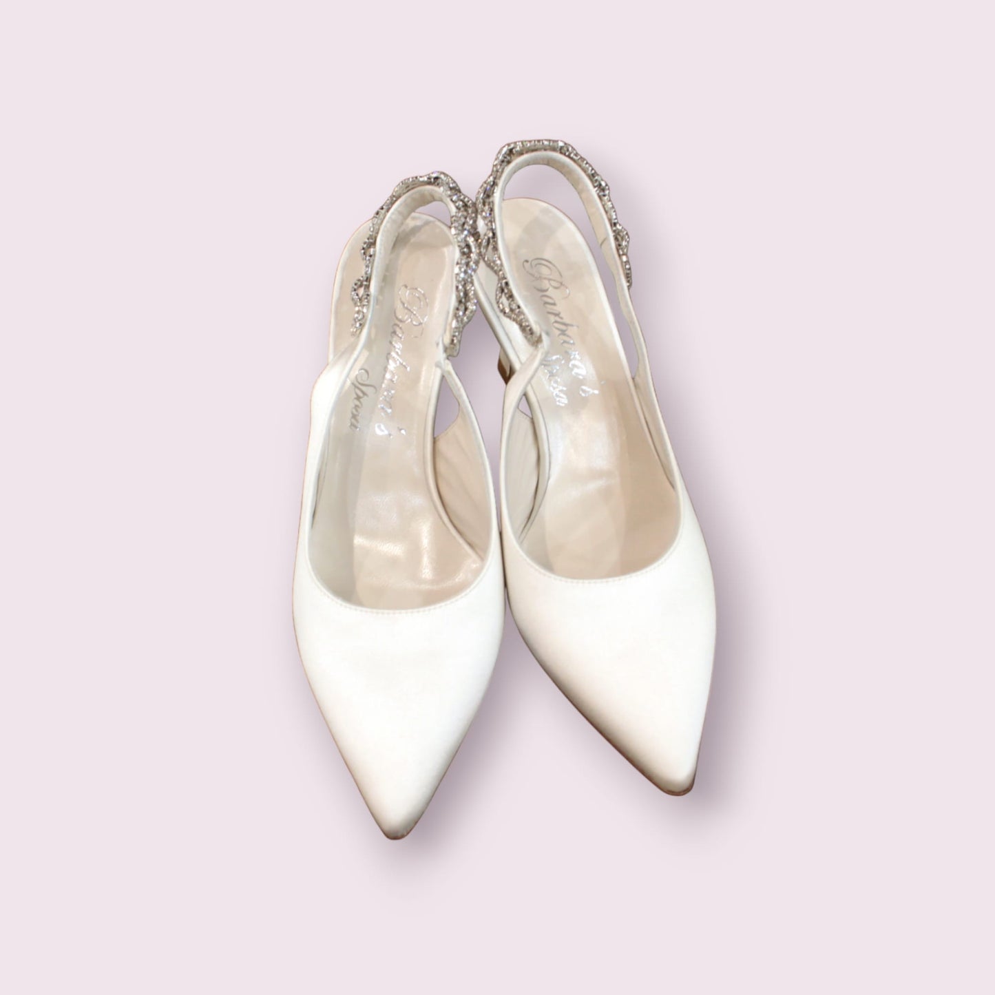 slingback in tessuto setificato bianco e accessorio gioiello