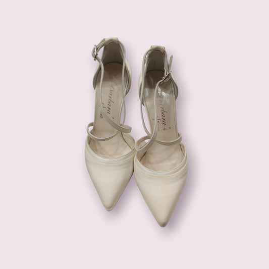 Decollete'aperto ai lati cinturini ad incrocio in satin bianco con tacco alto