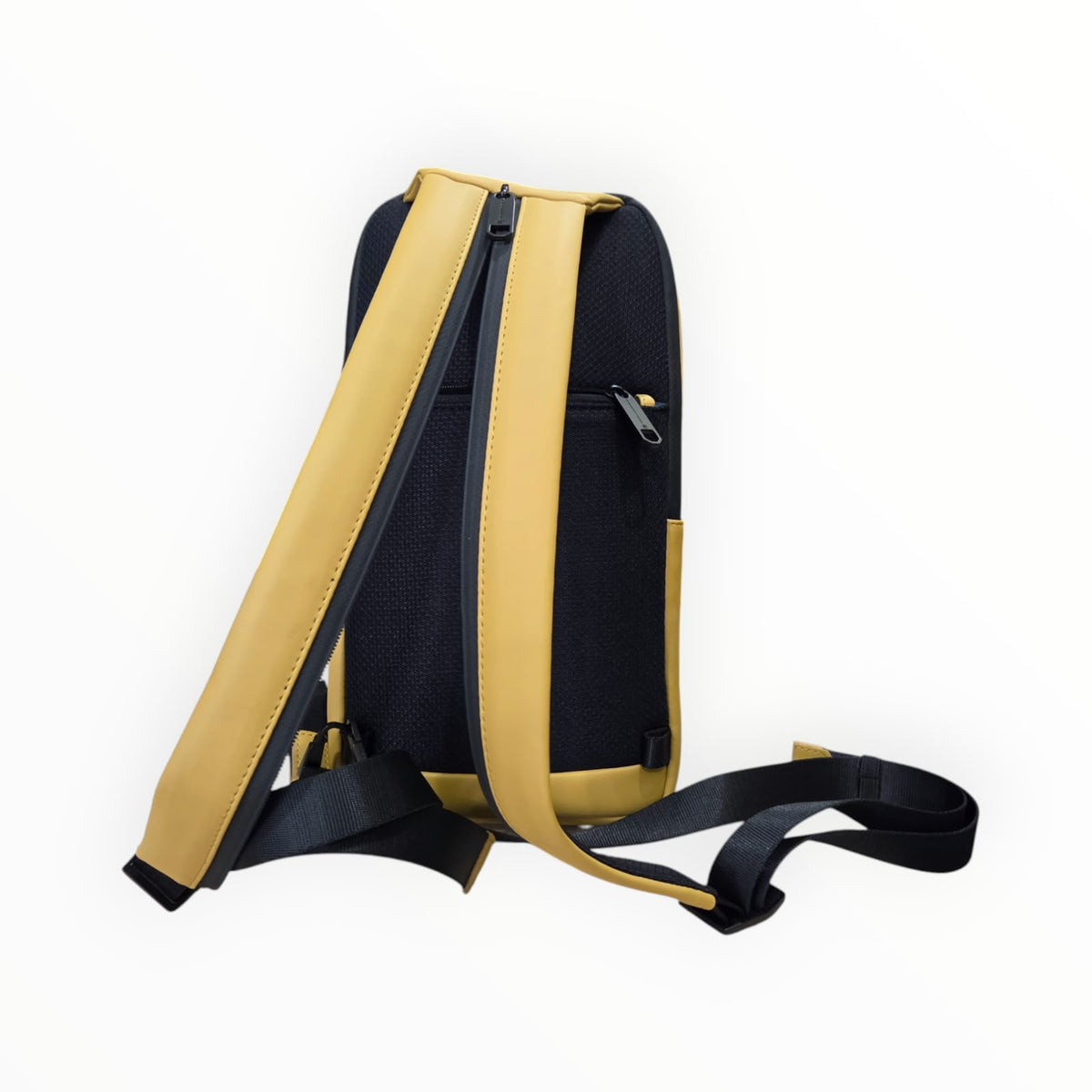 Zaino monospalla PIQUADRO porta iPad®mini in tessuto gommato GIALLO
