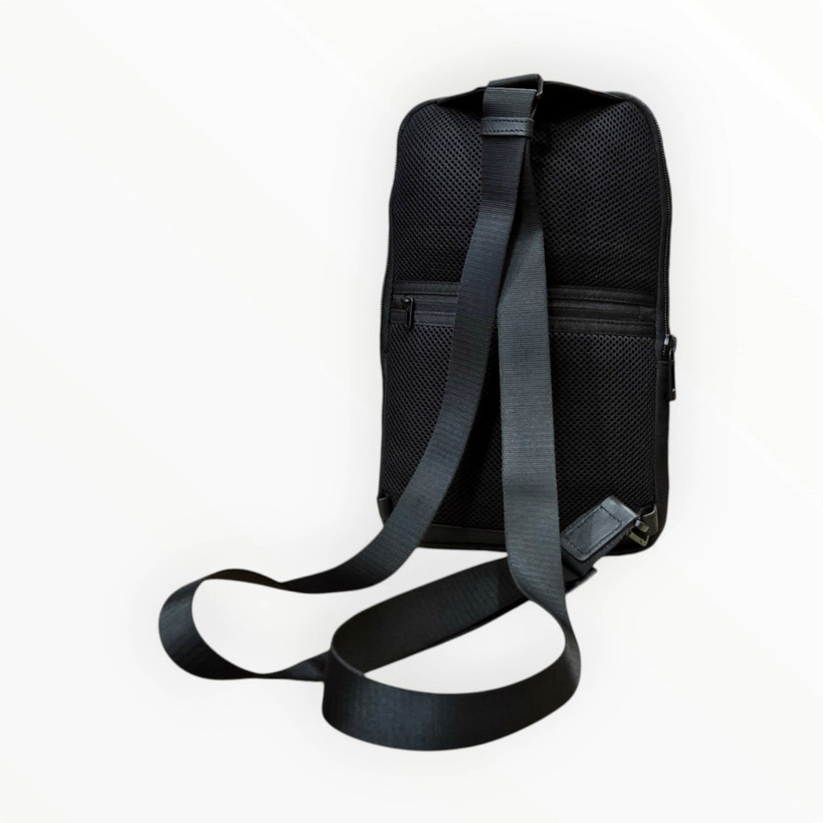 Zaino monospalla PIQUADRO tessuto e pelle nero